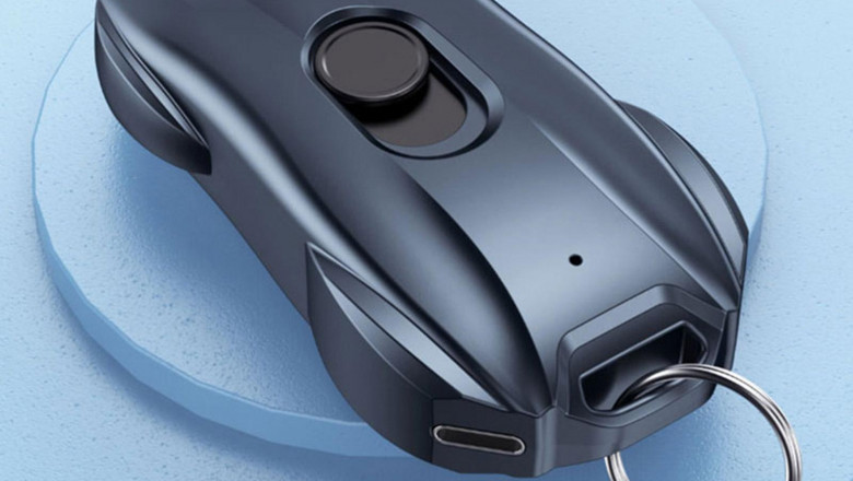 This Tiny Keychain iPhone Charger Is 2025’s Must-Have Tech Essential