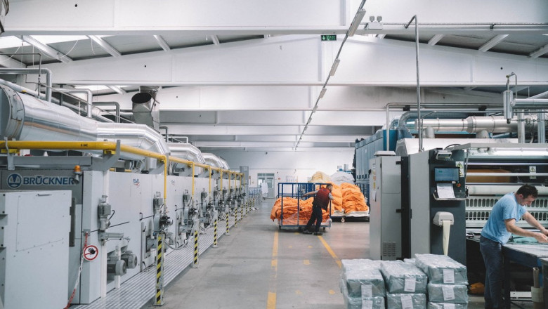 Why Should Retailers Work With UK-Based Wholesale Fabric Suppliers?