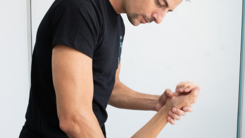 What a Top Physiotherapist Dubai Can Do for Your Pain Relief